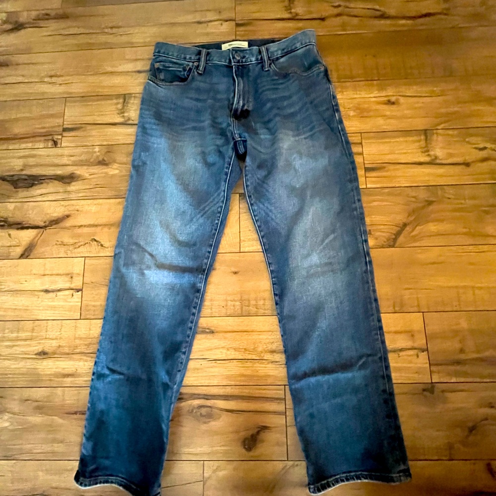 Great preowned pair of GAP 1969 “For Good” blue jeans.  Size 32 / 30.